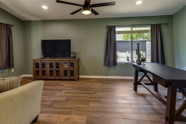 Photo - 2730 E Terrace Ave Unidad ID1385842P