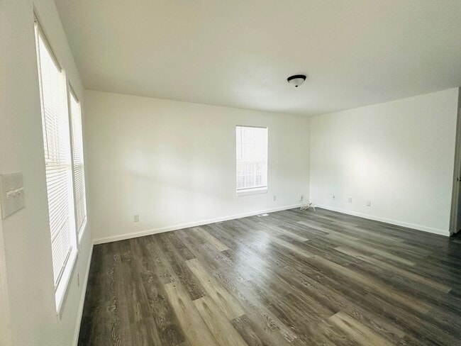 Photo - 746 Edgemont Ave