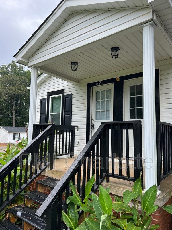 Photo - 623 W Iredell Ave