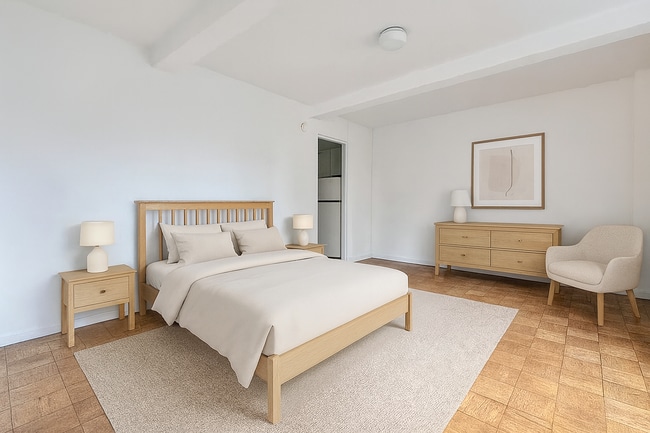 Photo - 204 E 35th St