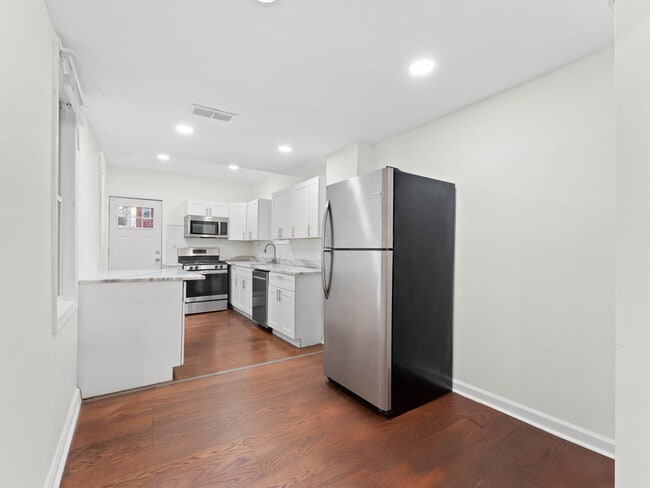 Photo - 2443 Nicholas St