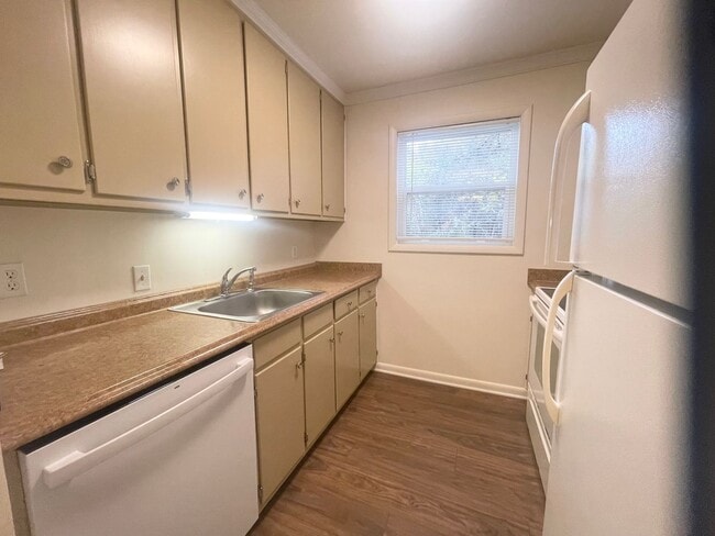 Photo - Condo in Raleigh Woods Available NOW!