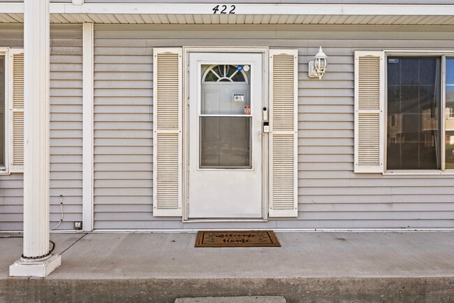 Photo - 422 Gainsborough Ct