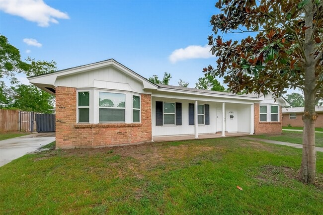 Building Photo - 8210 Edgemoor Dr
