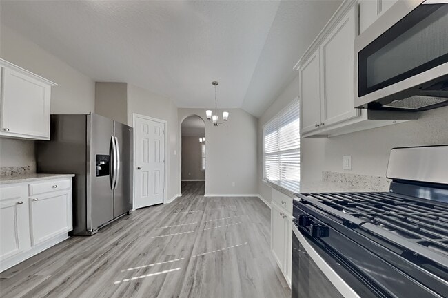 Photo - 22003 Avonglen Ln