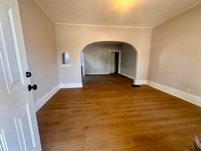 Photo - 325 N Gladstone Ave