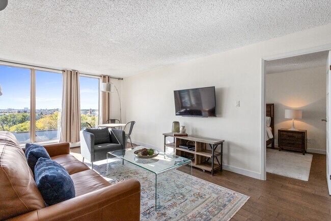 Photo - 10149-10149 Saskatchewan Dr NW