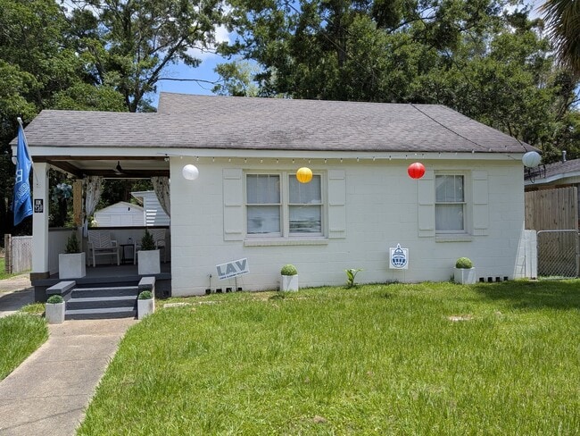 Photo - 958 Montgomery St
