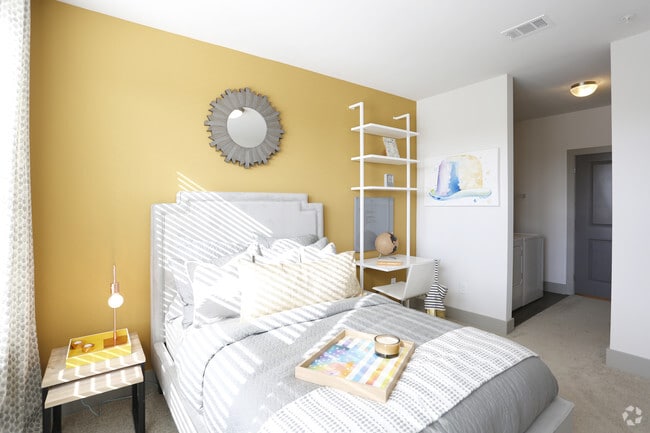 1 BR, 1 BA - 765 SF