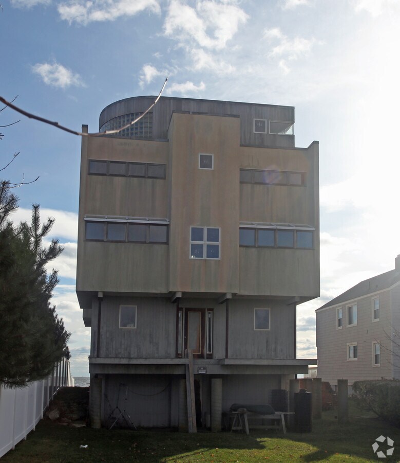 Photo - Cosey Beach Ave