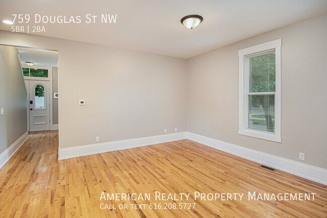 Photo - 759 Douglas St NW