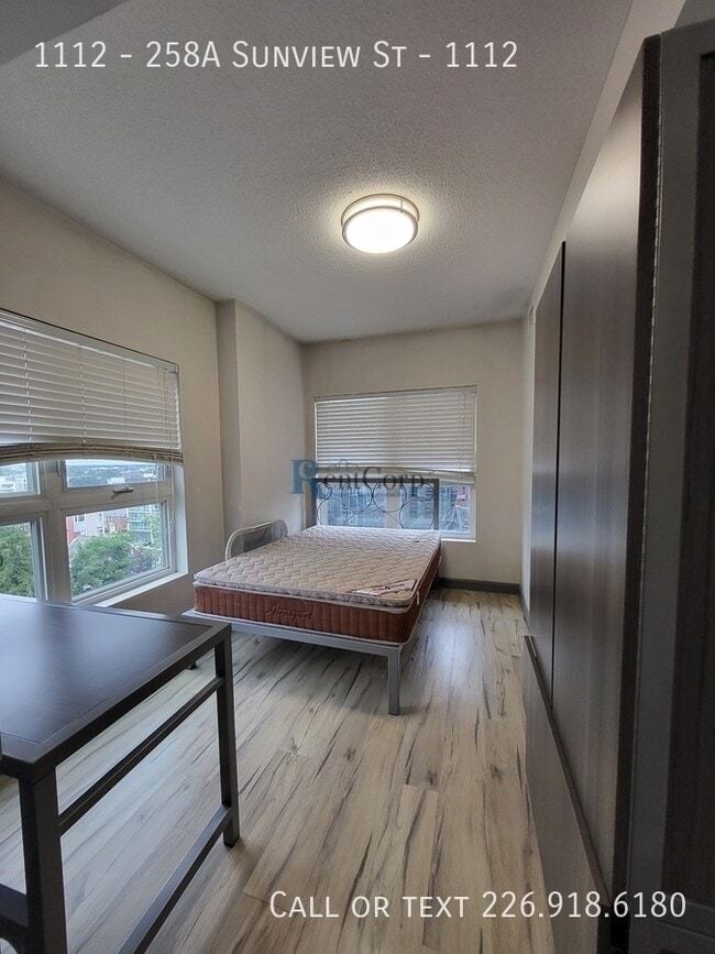 Photo - 258A-258A Sunview St