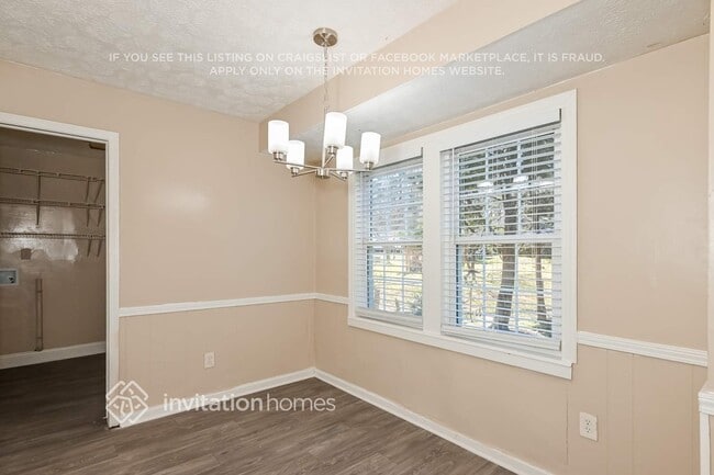 Photo - 247 Sandra Dr NW