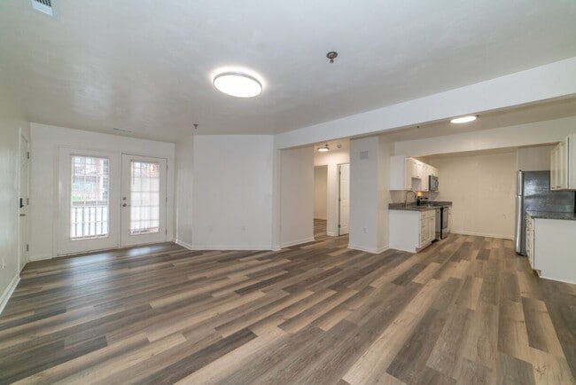 Photo - Collegiate Court Apartments