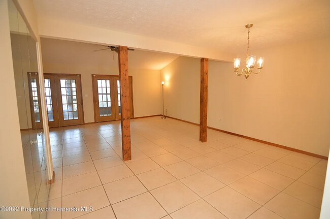 Photo - 909 Candlebrook Ln