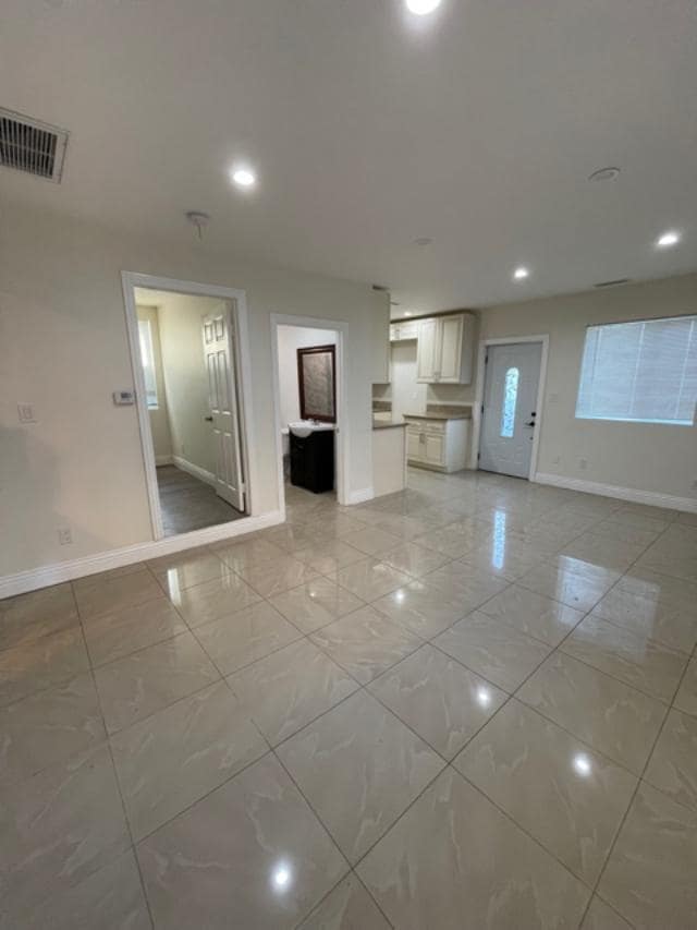 Photo - 19158 Schoenborn St