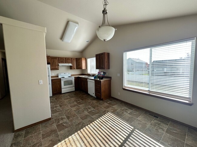 Photo - 4 bdrm/2 bath house in CDA