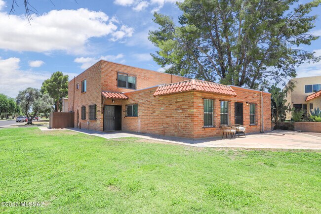 Building Photo - 6596 Calle La Paz Unit B