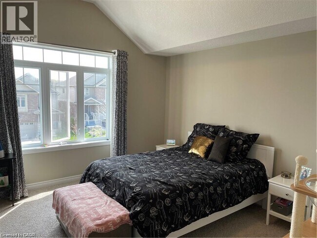 Photo - 449 Avens St