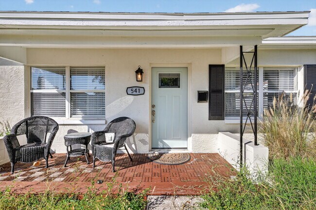 Photo - 541 40th Ave NE