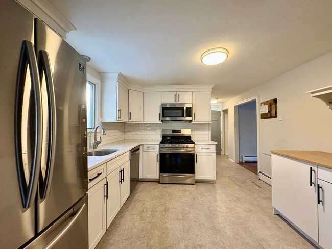 Building Photo - Available Now | 3 Bed, 1.5 Bath Single-Family Home in Westford, MA | Updated Kitchen, Finished Ba...