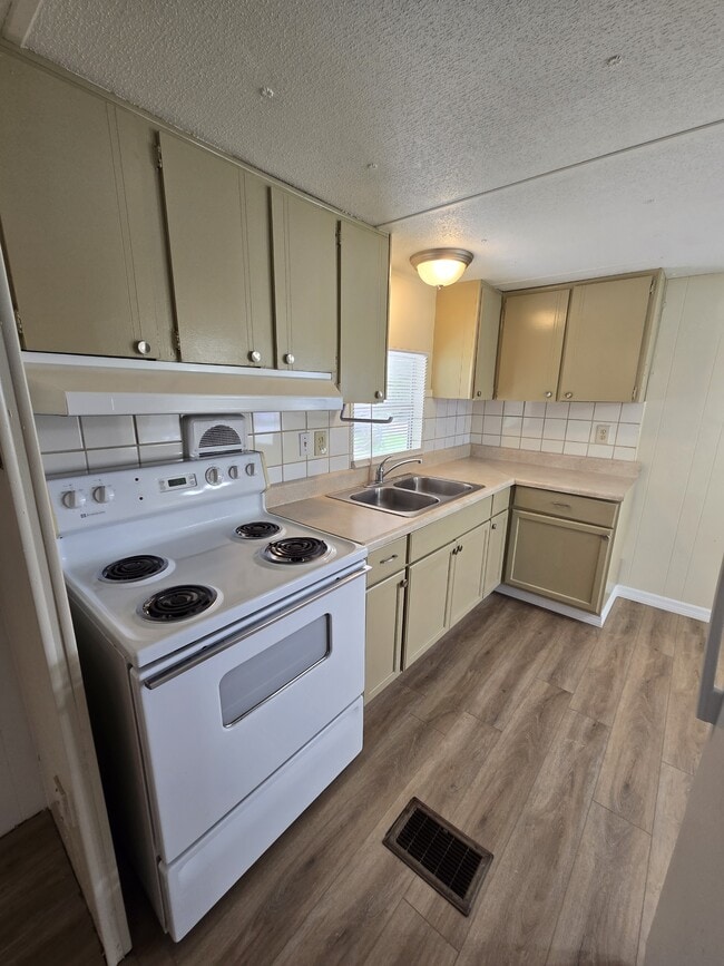 Photo - 2004 Palm St