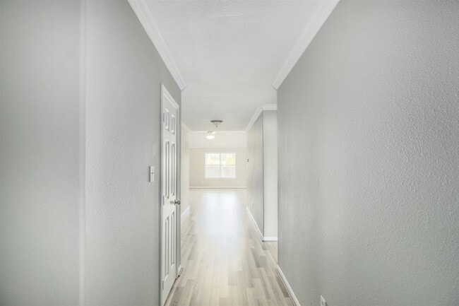 Photo - 406 Woodlake Dr