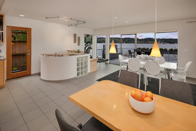 Photo - 10514 Riviera Pl NE