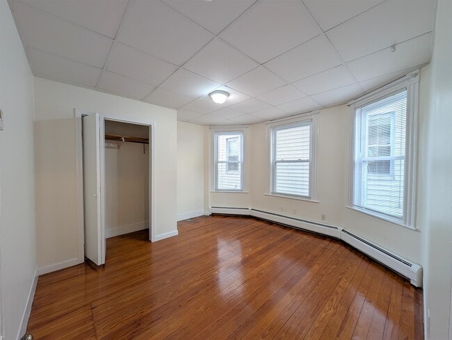 Building Photo - 14 Garrison Ave Unit 4