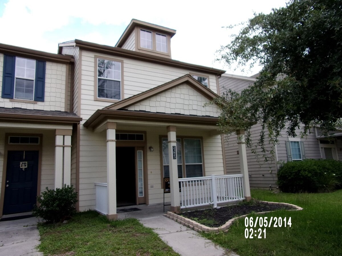 Cute townhome ready for new tenant! - Cute townhome ready for new tenant!