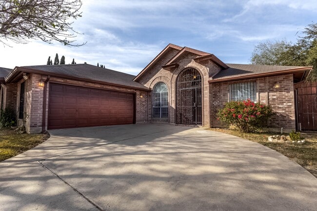 Photo - 312 Cambridge Loop