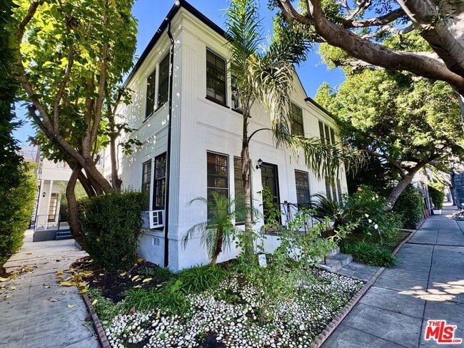 Building Photo - 9010 Burton Way Unit A