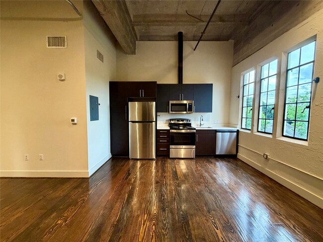 Building Photo - 4411 Dallas St Unit 15