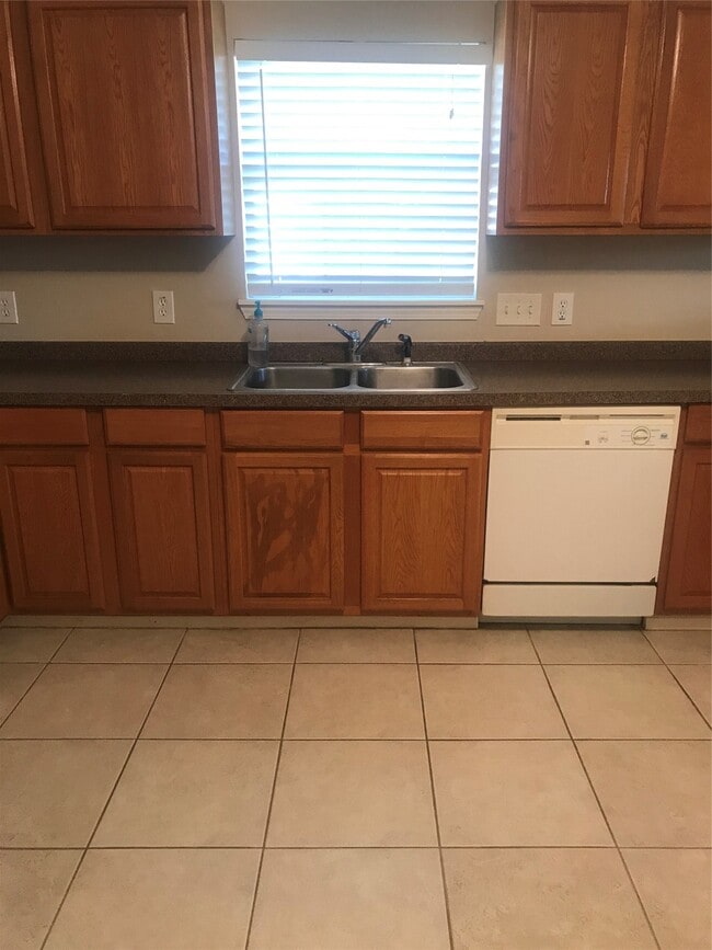 Photo - 2443 Precinct Line Rd