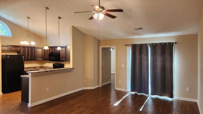 Photo - 165 Woodland Pk Lp