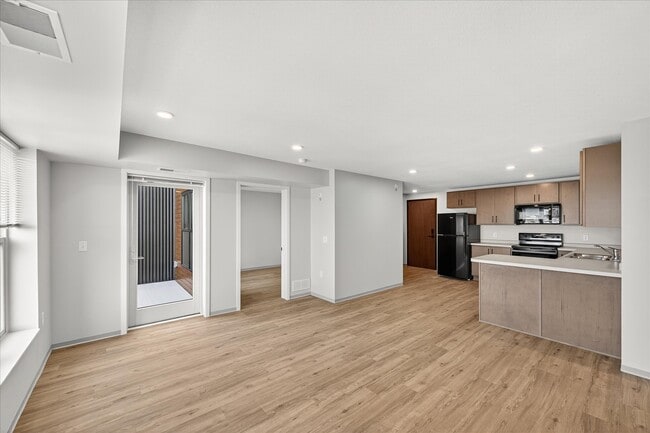 Photo - Snelling Yards