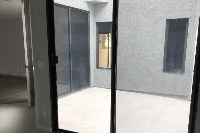 Atrio - 2158 Century Hill