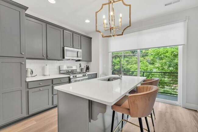 Photo - 1005 E 36th St