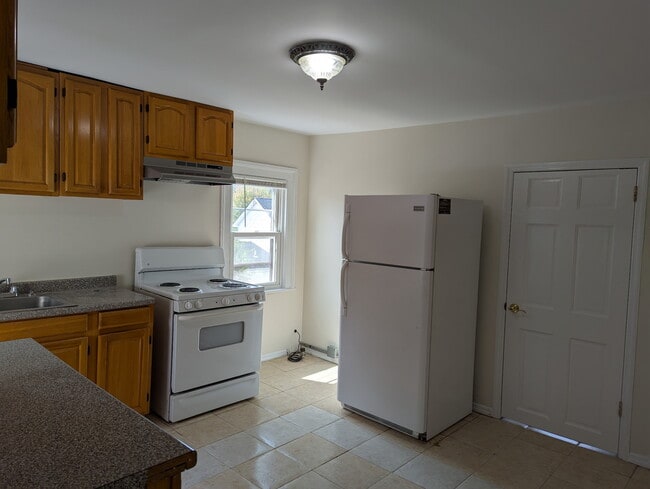 Building Photo - 58 E Central Ave Unit 1 Bedroom APT in 2 Family