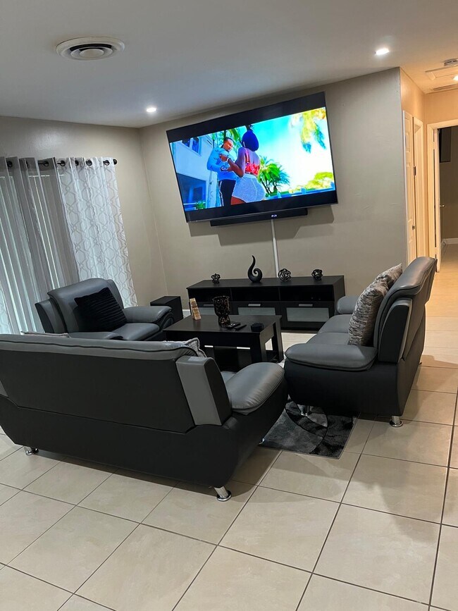 7530 Miramar Pky