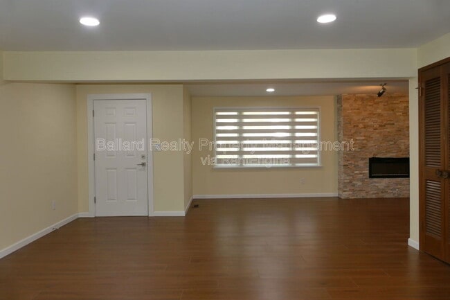 Photo - 2127 N 160th St