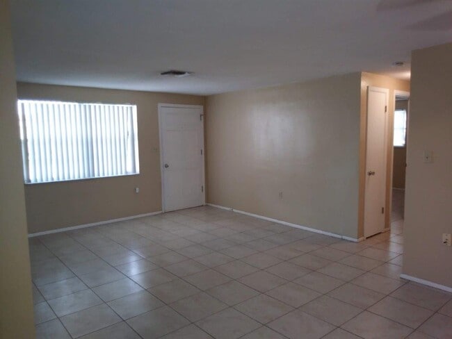 Photo - Beautiful 2/1/1 1034 Sq. Ft. with open flo...
