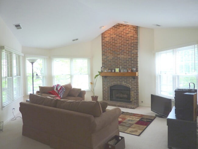 Photo - 265 Willow Pkwy