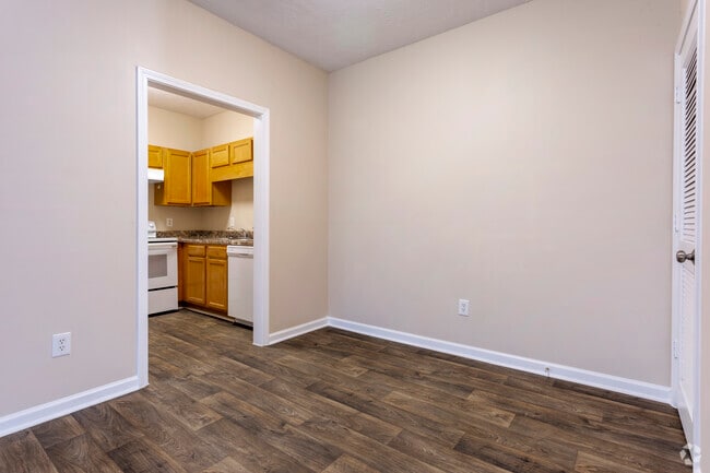 2BR, 2BA - 1000 SF
