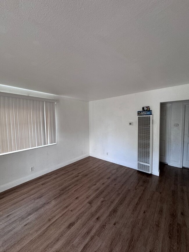 Building Photo - 761 Shepherd Ave Unit 1