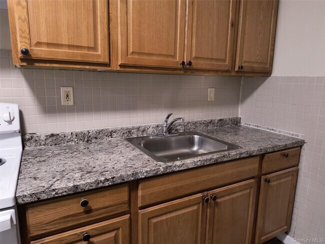 Photo - 22 Gidney Ave Unit Lower level