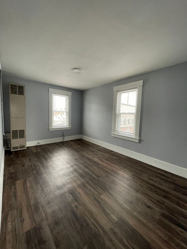 Photo - Third floor 2 bed/1 bath, West Manchester,... Unidad 202-3 Douglas