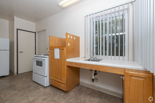 1BR, 1BA - 478SF - Kitchen