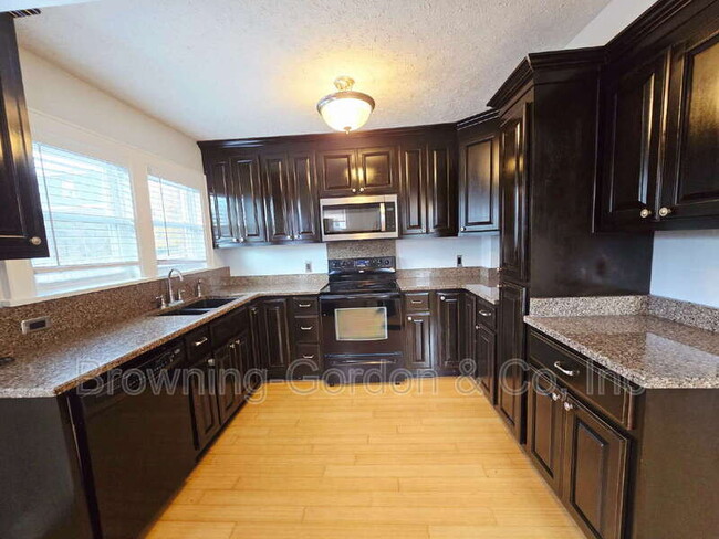 Photo - 1504 Riverside Dr House