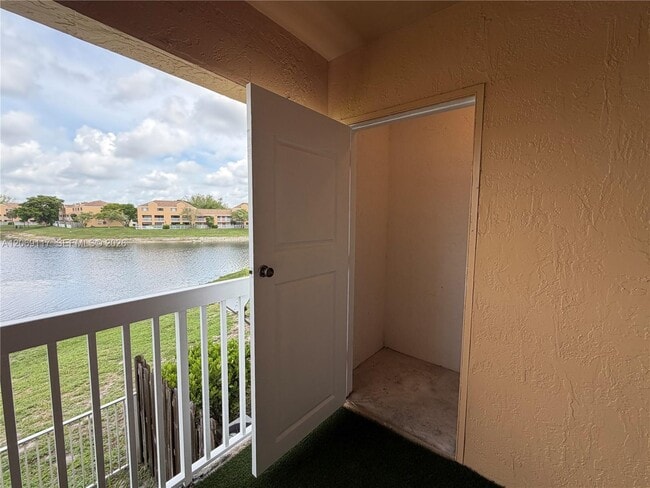 Building Photo - 5200 NW 31st Ave Unit 217